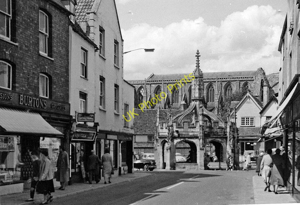 Photo 6"x4" Malmesbury: Market Cross and Abbey from High Street Malmesbury c1961