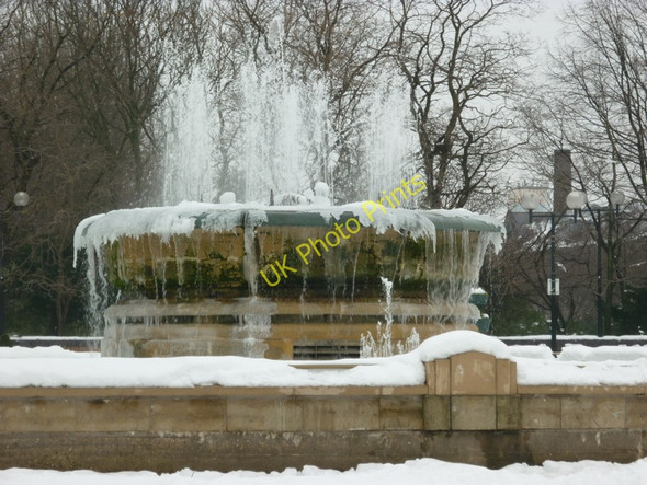 Photo 6"x4" The fountain at Queen's Gardens, Hull City Centre Kingston upon Hull c2010