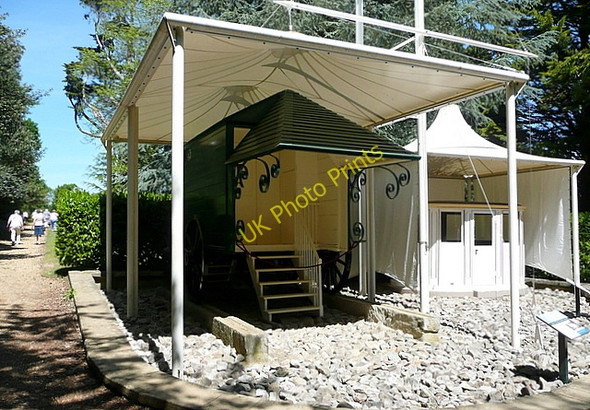 Photo 6"x4" Osborne estate, Queen Victoria's bathing machine Dallimores c2010