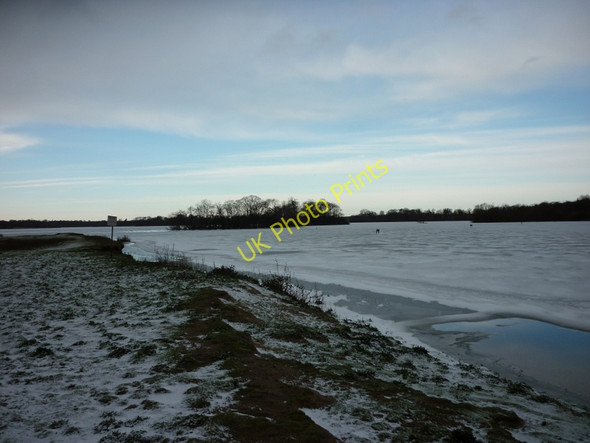 Photo 6"x4" An ice locked Swan Island on Hornsea Mere Hornsea c2010