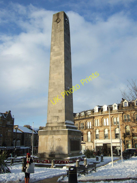 Photo 6"x4" Harrogate War Memorial in the snow Harrogate c2010