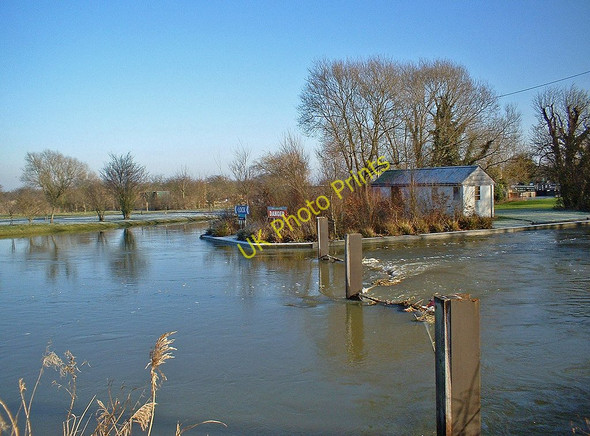 Photo 6"x4" Flooding at Rushey Lock (1), River Thames Buckland Marsh c2003