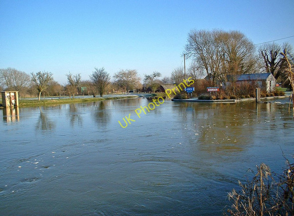 Photo 6"x4" Flooding at Rushey Lock (2), River Thames Buckland Marsh c2003