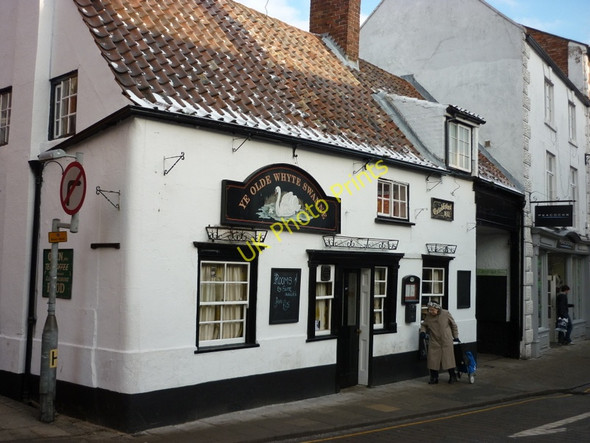 Photo 6"x4" Ye Olde Whyte Swanne on Eastgate, Louth Louth\/TF3387 c2010