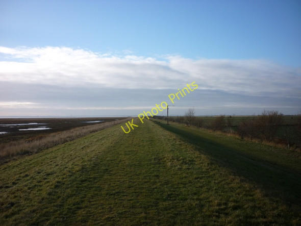 Photo 6"x4" Walking towards the Greenwich Meridian Patrington Haven c2011