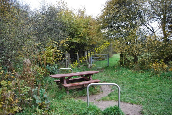 Photo 6"x4" Picnic table by the Forest Way Quabrook c2010