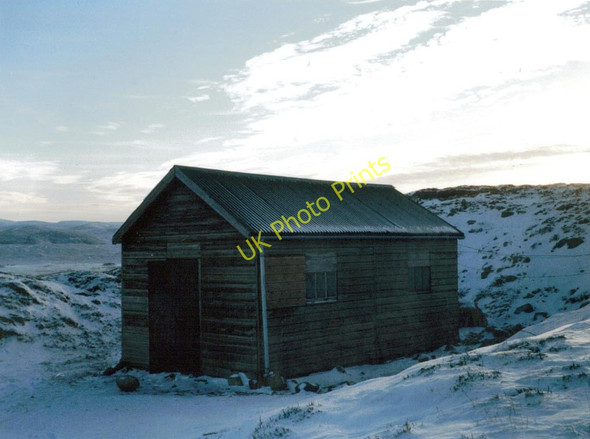Photo 6"x4" Estate hut at Bad Each Beinn Bhreac\/NH7405 c1998