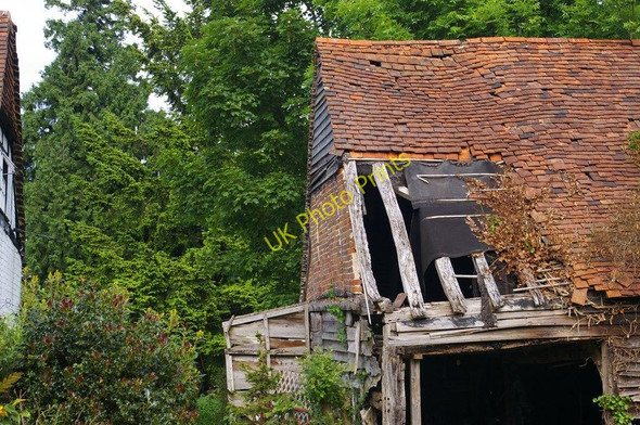 Photo 6"x4" Betchworth, Church Street: old barn, decaying Betchworth c2008