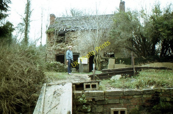 Photo 6"x4" Derelict house near the Sapperton canal tunnel Daneway c1983