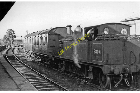 Photo 6"x4" Tewkesbury Station, with Great Malvern - Ashchurch train Tewkesbury c1951