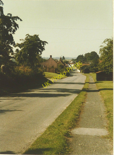 Photo 6"x4" The Street, Westleton in 1986 Westleton c1986