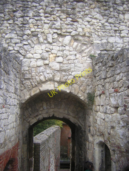 Photo 6"x4" Farnham Castle: looking down out of the gatehouse Farnham\/SU8446 c2005