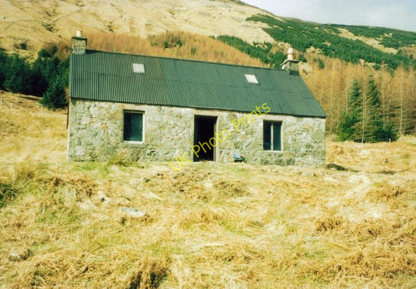 Photo 6"x4" Glen Pean bothy Glenpean c1996