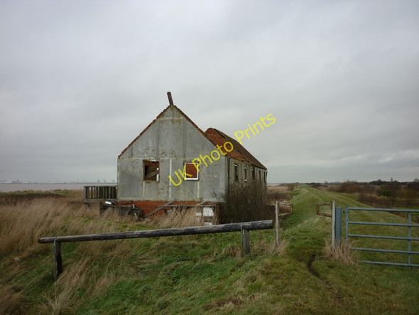 Photo 6"x4" A ruined farmhouse on the banks of the River Humber New Holland\/TA0823 c2011