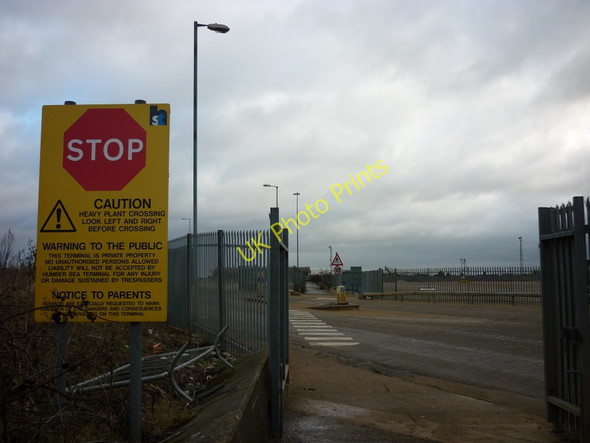 Photo 6"x4" The footpath at North Killingholme jetty entrance East Halton c2011