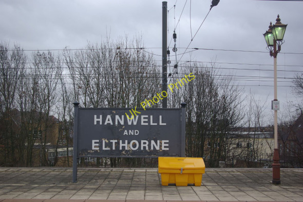 Photo 6"x4" Hanwell Station Ealing c2011