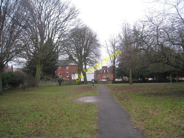 Photo 6"x4" The churchyard of St. Nicholas, Newport Lincoln c2011