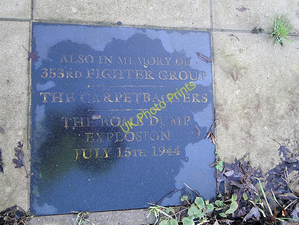 Photo 6"x4" Memorial to the Carpetbaggers, RAF Metfield North Green\/TM3076 c2011