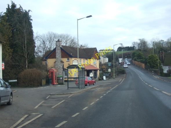 Photo 6"x4" The Crown and Sceptre Inn Half Moon Village c2011