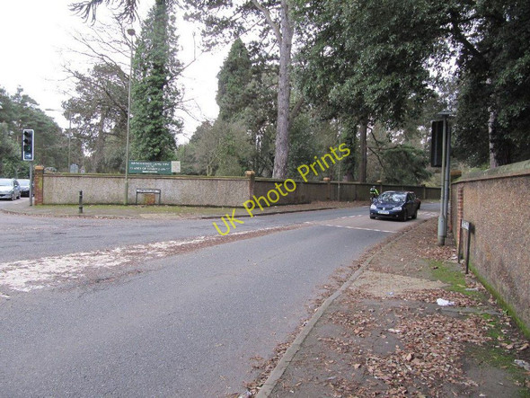 Photo 6"x4" Road to the right Brookwood c2011