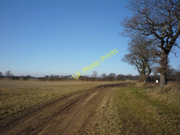 Photo 6"x4" Footpath past pig farm Thornton\/SE7545 c2011