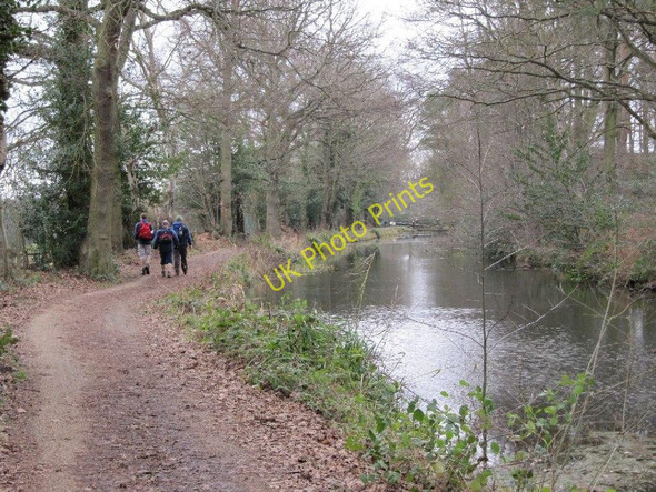 Photo 6"x4" Walkers on the towpath Brookwood c2011