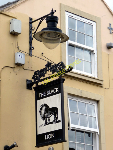 Photo 6"x4" The Black Lion Inn Sign, High Street, Bridlington Bridlington c2009