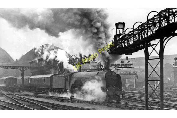 Photo 6"x4" Leeds Express leaving King's Cross London c1948