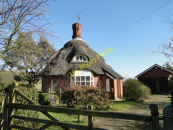 Photo 6"x4" The Round House Cole's Green c2011