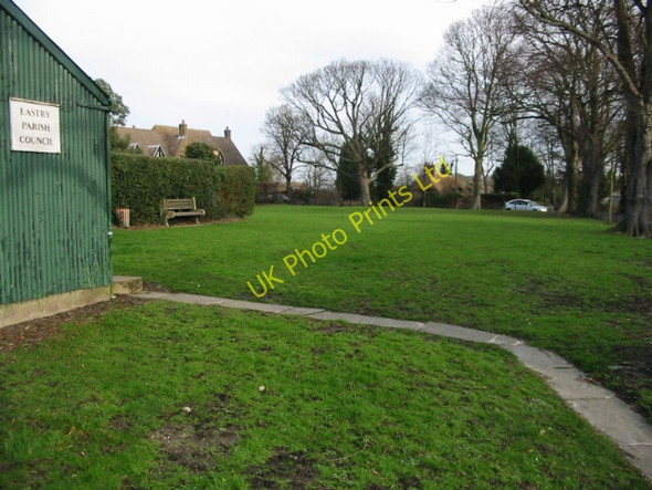 Photo 6"x4" Eastry recreation ground and Parish Council rooms Buttsole c2008