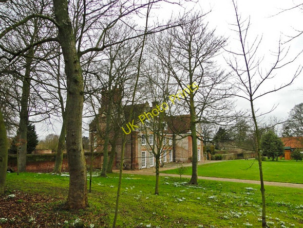 Photo 6"x4" Hedenham Hall from the road (B1332) Hedenham c2011