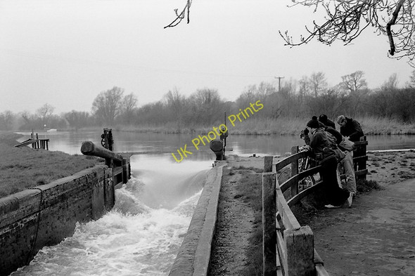 Photo 6"x4" Houghton Lock and River Ouse in Cambridgeshire St Ives\/TL3072 c1964