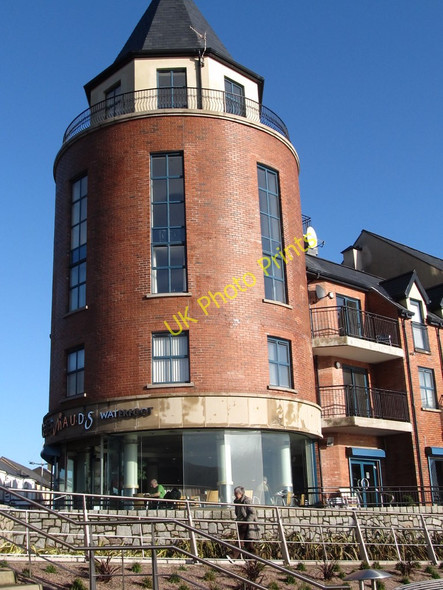 Photo 6"x4" Cafe Mauds at the Waterfoot Apartment Building Newcastle\/J3732 c2011