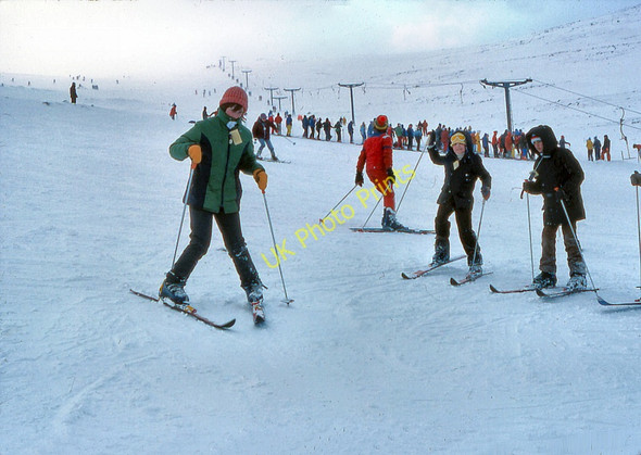 Photo 6"x4" Ski Slopes On Cairngorm White Lady Shieling c1977
