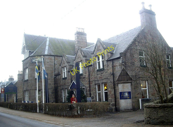 Photo 6"x4" Loch Kinord Hotel, Dinnet Dinnet c2011
