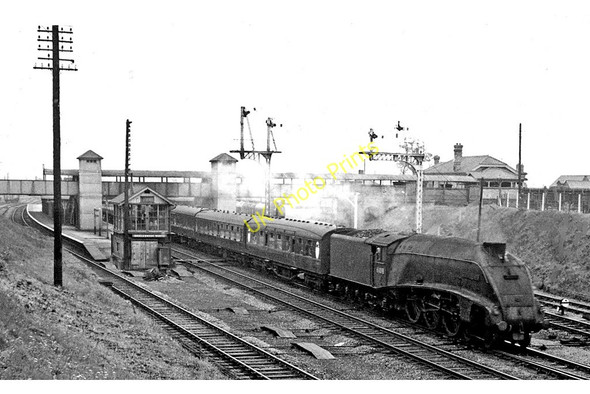Photo 6"x4" Biggleswade Station, with a Down Newcastle express Biggleswade c1961