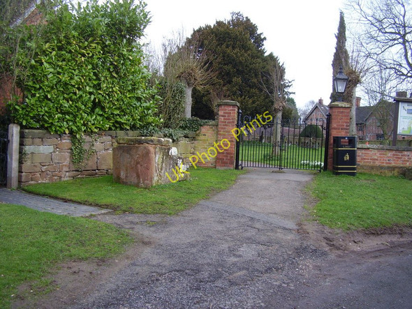 Photo 6"x4" Meriden church gates Eaves Green c2011