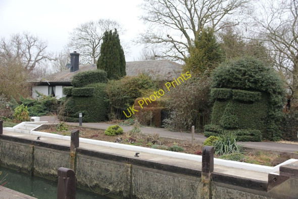 Photo 6"x4" Faces at the lock Clanfield\/SP2801 c2011