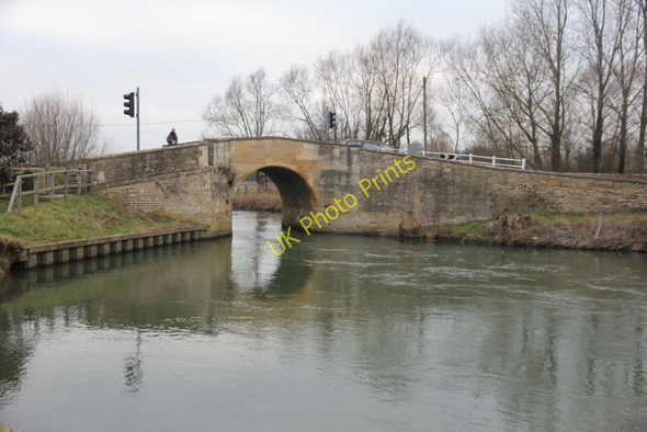 Photo 6"x4" River and Bridge Radcot c2011