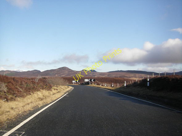 Photo 6"x4" A889, A bend in the road Catlodge c2011