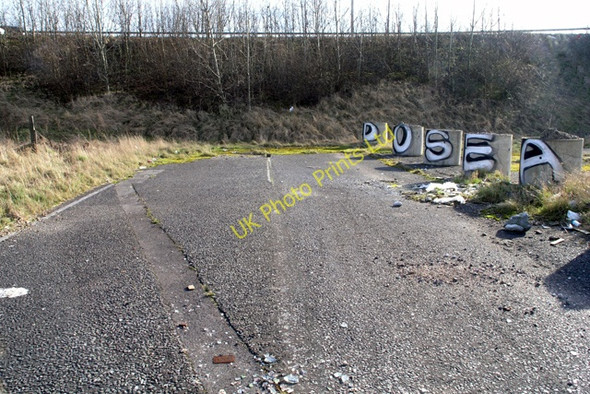 Photo 6"x4" A road to nowhere Cavendish Bridge c2008