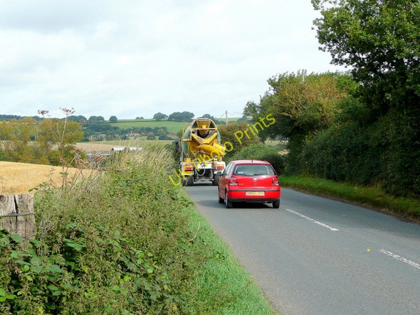 Photo 6"x4" The busy B4399 Holme Lacy c2009