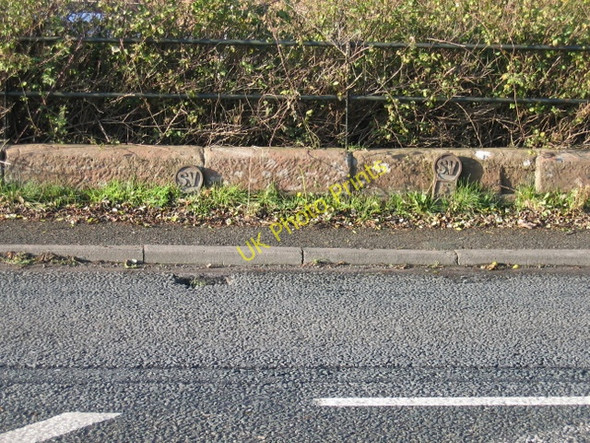 Photo 6"x4" Stop valve markers by Pulford Bridge Lavister c2007