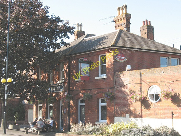 Photo 6"x4" The Railway Hotel, Faversham Faversham c2009