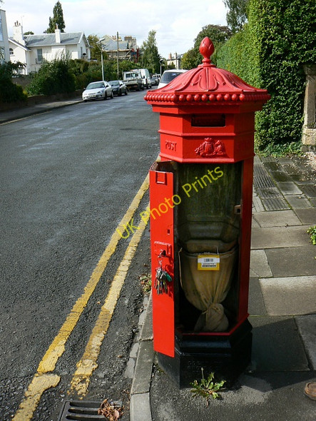 Photo 6"x4" Penfold pillar box, Douro Road, Cheltenham Cheltenham c2009