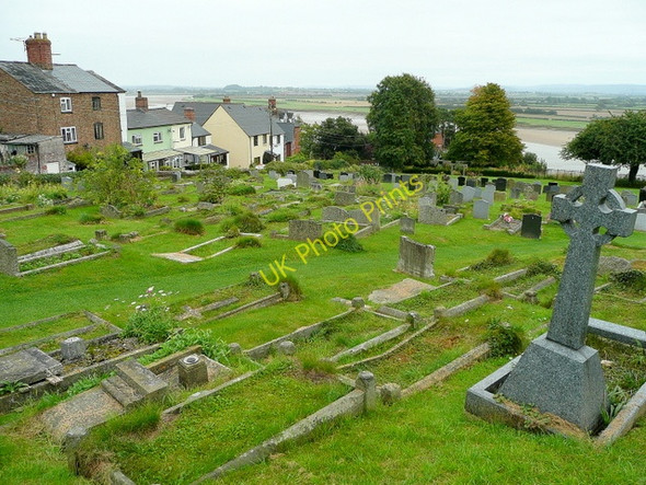 Photo 6"x4" St. Peter's churchyard, Newnham-on-Severn Newnham\/SO6911 c2009