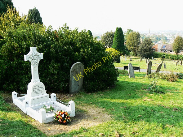 Photo 6"x4" Radnor Street cemetery, Swindon Swindon\/SU1685 c2009