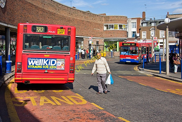 Photo 6"x4" Southgate Bus Station Southgate\/TQ3094 c2009