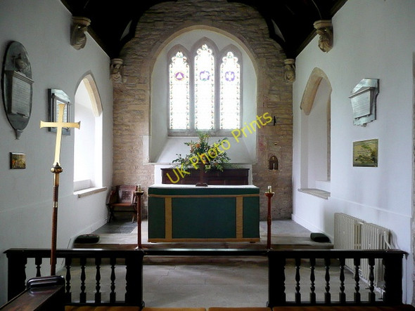 Photo 6"x4" St. Peter's church, Willersey - interior Willersey c2009 P1