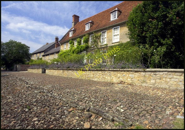 Photo 6"x4" Cobbled Paving in Weston Underwood Weston Underwood\/SP8650 c2008